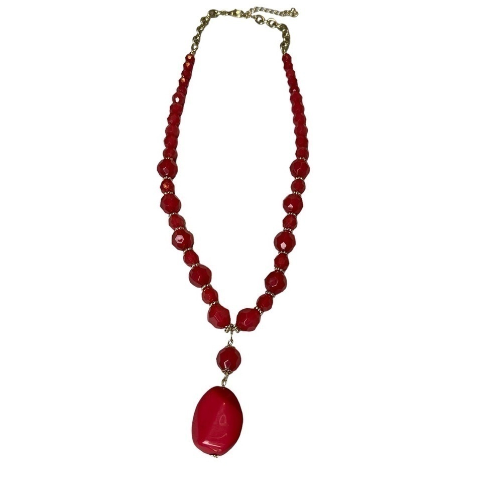 Red Acrylic Beads Faux Stone Pendant Necklace Gold Tone Accents & Chain - Picture 8 of 9